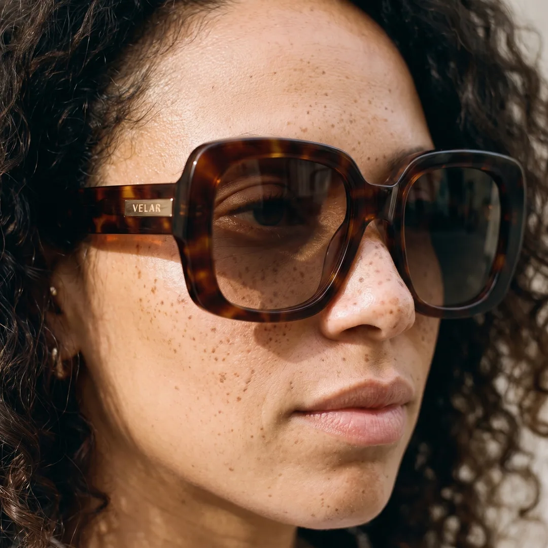 Close-up of Ligne 01 worn