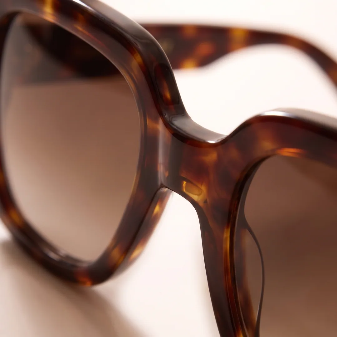 Tortoise acetate, macro